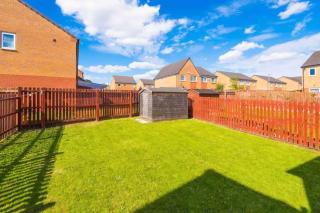 Spacious 5 Bedroom Home Hosted By MCR Dens - 3