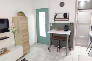 RAVAS Studio climatisé terrasse proche commerces - 6