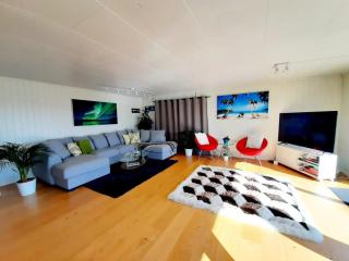 Cosy family home with pool - 5