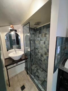 Monoambiente en zona residencial - 2