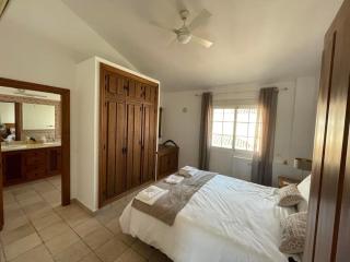 Large Family Townhouse with private pool in Benahavis Village - 7