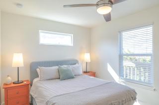 Bright New Beach House with In- Law Suite -- 2 blocks to beach! - 6