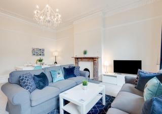 The Old Drapers House - 9