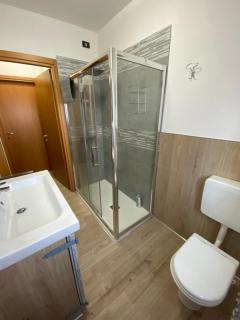 Holly's house - - 4