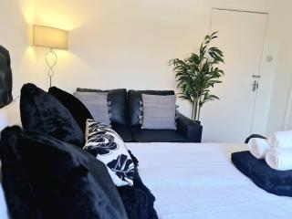 immaculate 3-Bedrooms Dundee Apartment - Dundee - 8