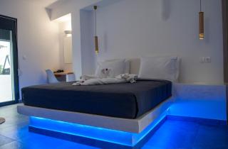 Sun Springs Suites - Kamari - 3
