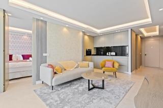 Fully renovated frontline flat - 2