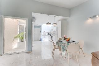 Beautiful bungalow in Island Village - 2