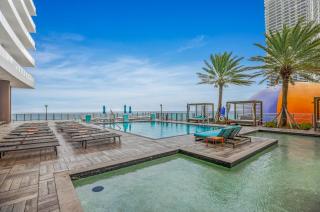 Splendid Resort - Oceanview 1BDR & 1BA Apt Right on the Beach, Heated pool, GYM - 4