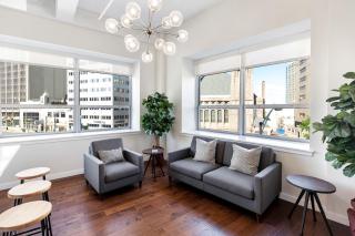 Kislak 507 Stunning 2BR with Den Corner Apt Retreat Above the City - Newark - 0
