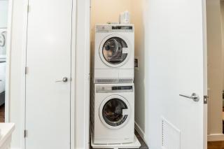 Kislak 507 Stunning 2BR with Den Corner Apt Retreat Above the City - Newark - 2
