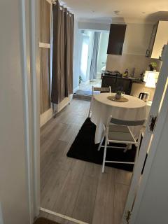 Charming 1-Bed Apartment in London 8 - Londra - 4