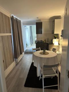 Charming 1-Bed Apartment in London 8 - Londra - 1