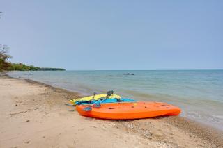 Beachy Palms Cottage on Lake Huron with Hot Tub! - Palms - 9