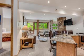 Laurelwood Condominiums 403 - 3