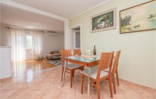 Three-Bedroom Holiday Home In Vinjani Donji - Donji Vinjani - 9