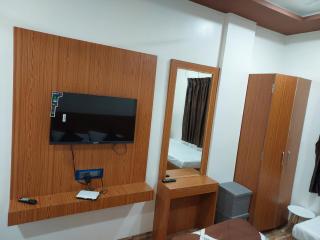 Hotel Sai Dakshina Inn & The Fern Restaurant - Shirdi - 1