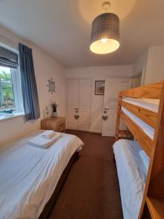 Sea Esta at The Bay, sleeps 4-5, and 2 dogs for free too - Filey - 2