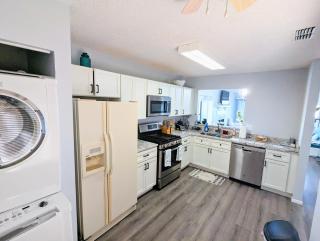 Lakefront Retreat in Winterset - 4