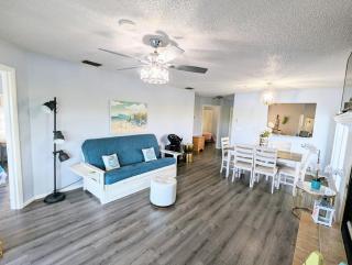 Luxurious Lakefront Retreat In Winterset - Winter Haven - 2