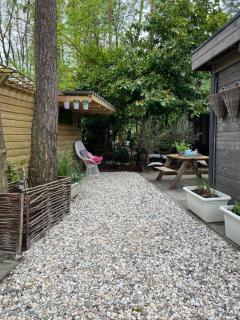 Vrijstaand Houten huis in het bos - 8