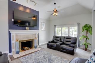 Spacious Refuge with Private Pool and Outdoor Bar! - Amherst - 6