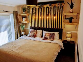 Stylish, Comfortable House, sleeps 4 to 6 - 0