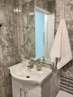 Lovely 1 Bed, Northolt Station - 7