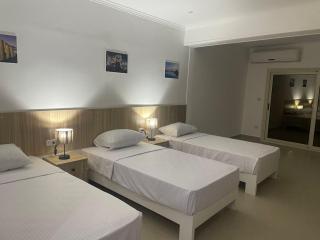 Lilly Lounge and Pool Accommodation for Adults Only - 5