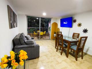 Apartamento en Laureles con Excelente Ubicación - Medellín - 0