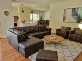 Noonan House, 5 bedrooms. Hop & skip to town - Woodend - 7