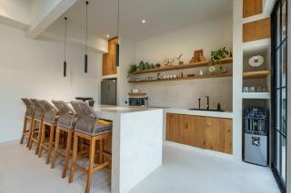 New 4 BDR Villa Mejan - 3