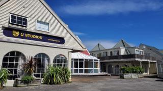U Studios Paraparaumu Beach - 9
