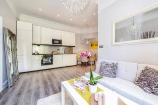 Stylish and Comfort 2BR Flat - 3