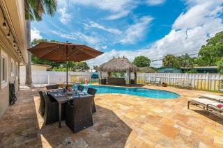 Deerfield Retreat! Walk to the Beach! Sleeps 8! - Deerfield Beach - 8