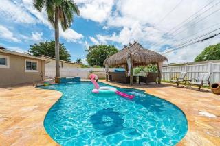 Deerfield Retreat! Walk to the Beach! Sleeps 8! - Deerfield Beach - 0