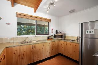 Rhyll Retreat with Water Views - Rhyll - 6