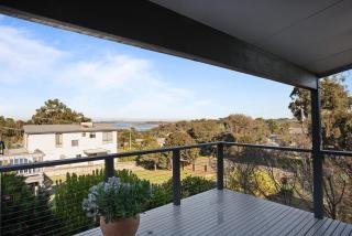 Rhyll Retreat with Water Views - Rhyll - 4