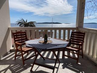 APARTMENTS VIS BY THE SEA - 9