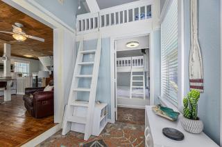 Captain Dan's Beach House - Galveston - 3