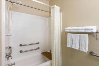 Super 8 by Wyndham Ottawa - Ottawa - 2
