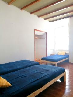 Ema's Beach and Nightlife House - 8
