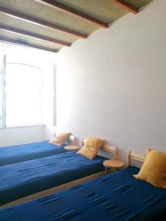 Ema's Beach and Nightlife House - 6