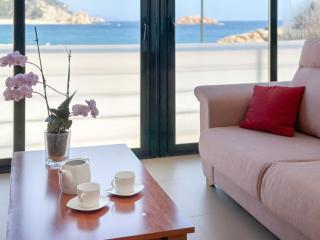 Lets Holidays AMAZING APARTMENT SEA VIEWS IN TOSSA - 9
