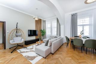 Spacious Apartment near Prague center - Prague - 2