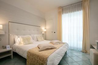 Hotel Ca' Bianca - Riccione - 5