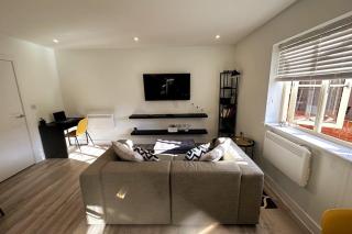 Stylish and Modern One-Bedroom Flat in Dorset - 8