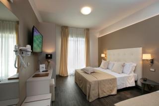 Hotel Ca' Bianca - Riccione - 4