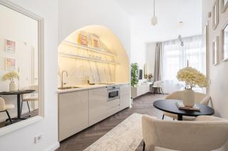 E13 - Grand Boulevard Heritage Suite - Best Location by BQA - 7