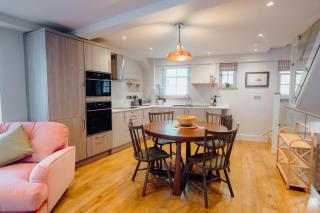 Luxury sea-view apartment in Tenby - Floral Corner - 3